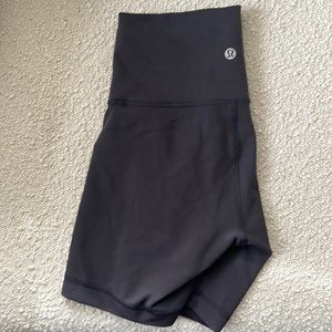 SOLD Lululemon Wunder train 6” shorts